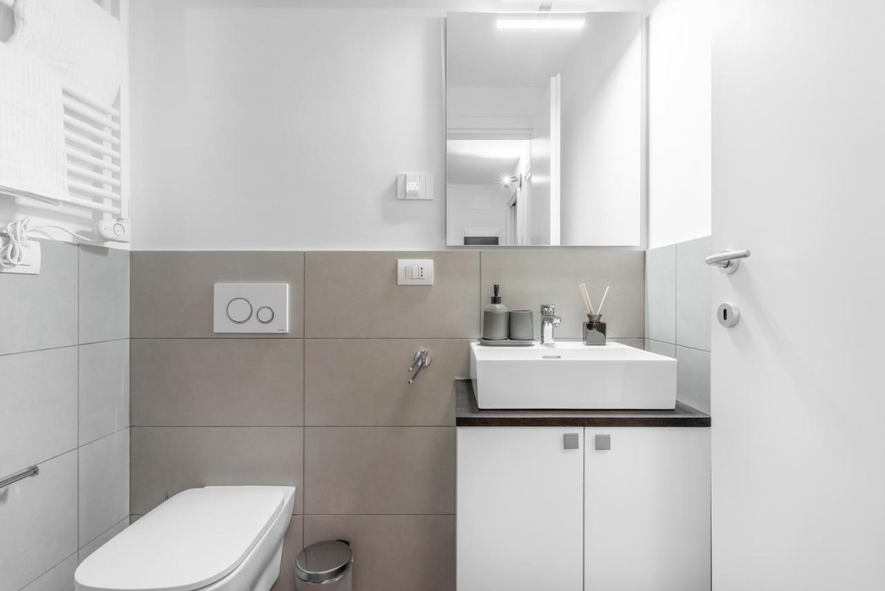 Modern With Terrace & Garage By Ndp Rent Apartman Milánó Kültér fotó